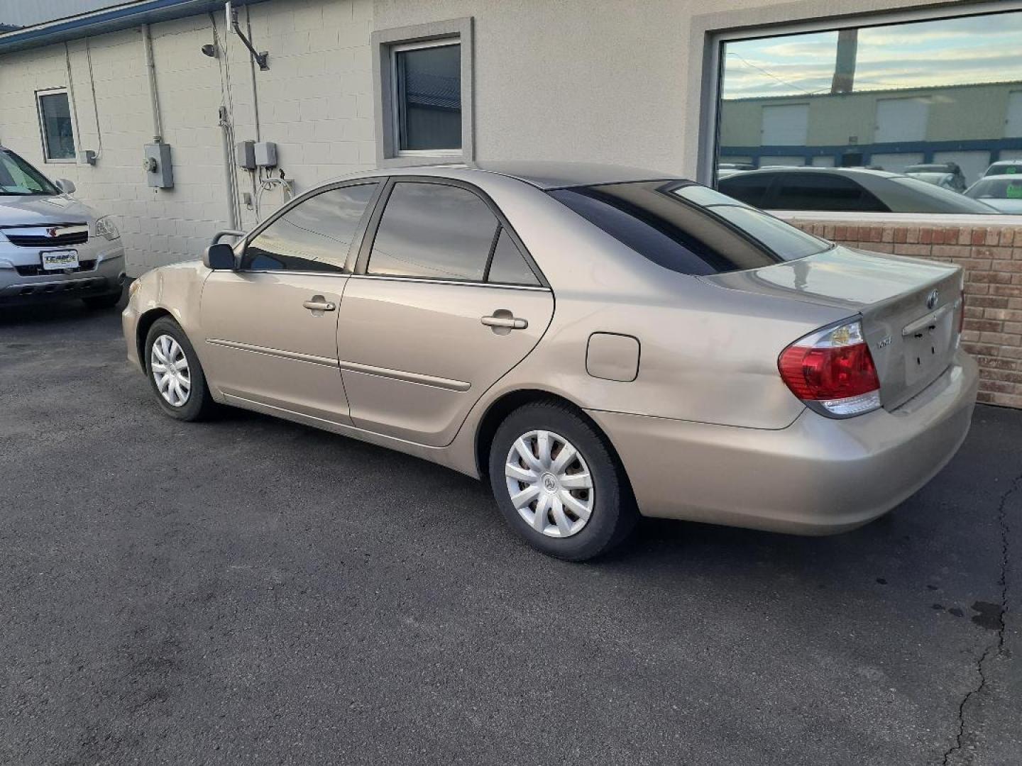 2005 Toyota Camry LE (4T1BE32K25U) with an 2.4L L4 DOHC 16V engine, located at 2015 Cambell Street, Rapid City, SD, 57701, (605) 342-8326, 44.066433, -103.191772 - CARFAX AVAILABLE - Photo#2